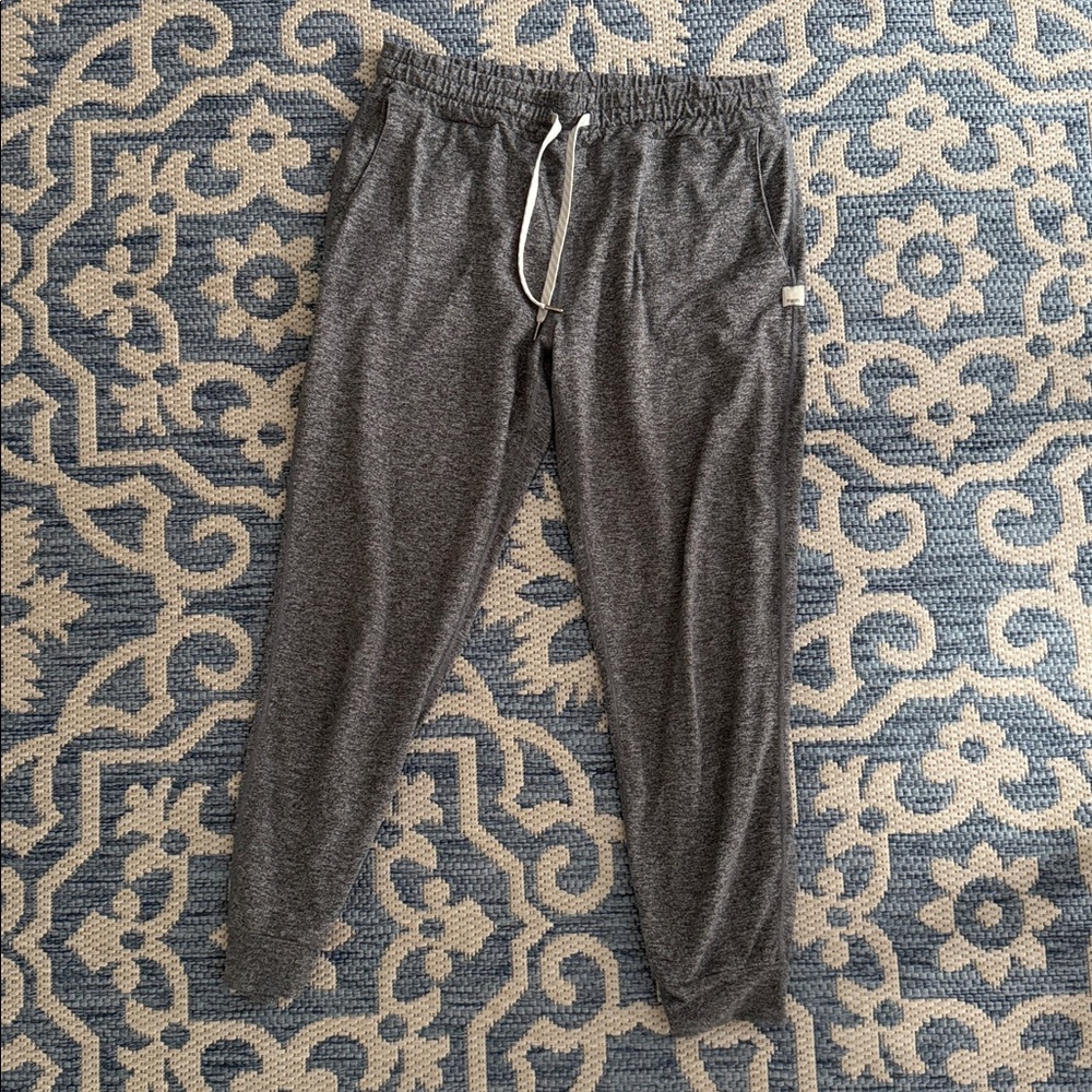 VUORI performance joggers charcoal gray small women soft stretch sweat pants